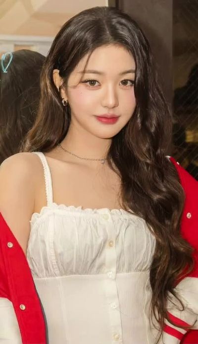 Wonyoung - shows tits