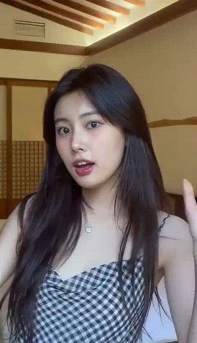 Hyewon - shows tits
