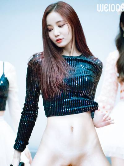 Yeonwoo - public pussy