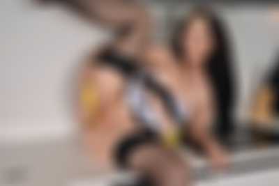 Nancy - play with pussy